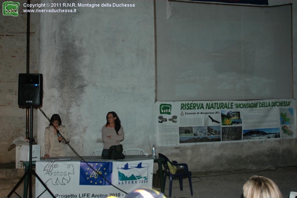 Presentazione Life arctos 2011: Inizio dei lavori con l'introduzione della dott.ssa Silva Scozzafava Tecnico Naturalista della RNR Montagne della Duhcessa - In galleria foto n. 1