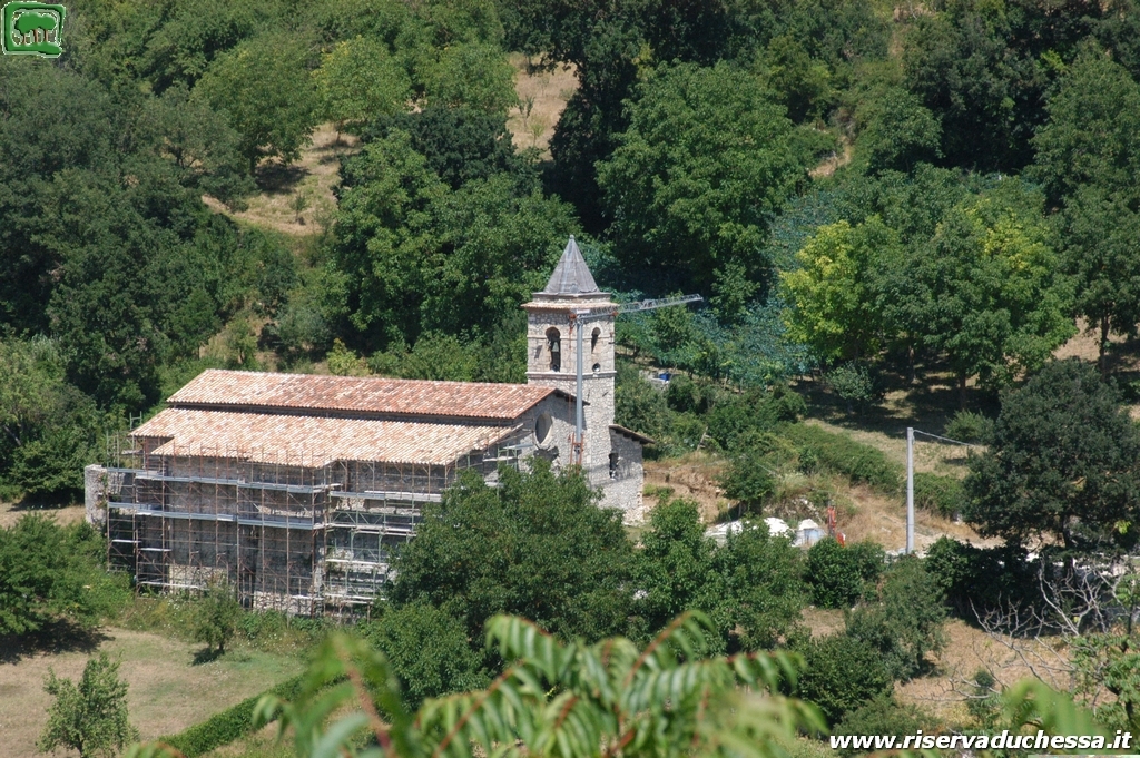 Foto la Chiesa di San Martino (XIII secolo)  vista dal Colle durante i lavori di restauro.