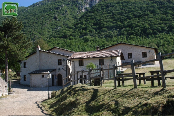 5. Casali di Cartore, vista frontale