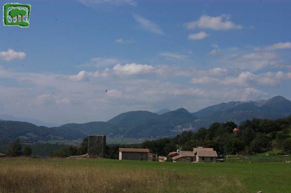 8. I Casali di Cartore dalle Vicenne con il campanile e la chiesa ancora non ristrutturati