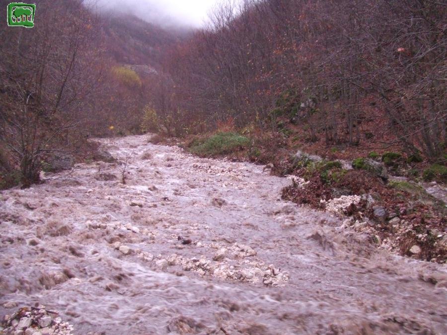 Foto piena torrente stagionale in Valle amara