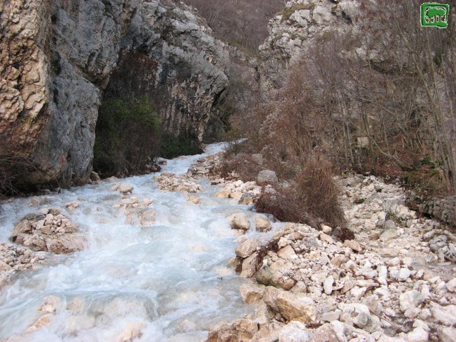 Foto piena torrente stagionale in Valle amara