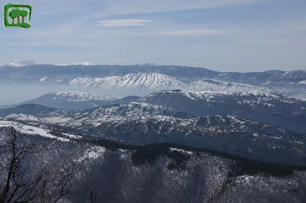 Veduta dalle pendici del Murolungo, sullo sfondo i M. Simbruini 