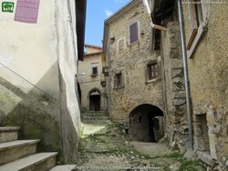 Castelmenardo, Via dei Tre Archi. Clicca per Ingrandire Castelmenardo, Via dei Tre Archi
