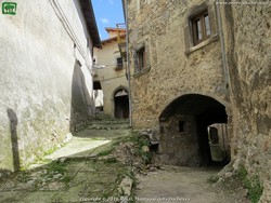 Castelmenardo, Via dei Tre Archi. Clicca per Ingrandire Castelmenardo, Via dei Tre Archi